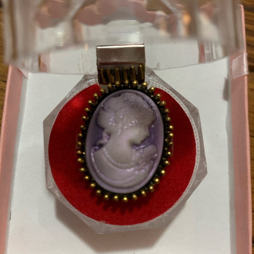Purple Cameo